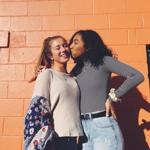 Altard State Long sleeve w pattern sleeves